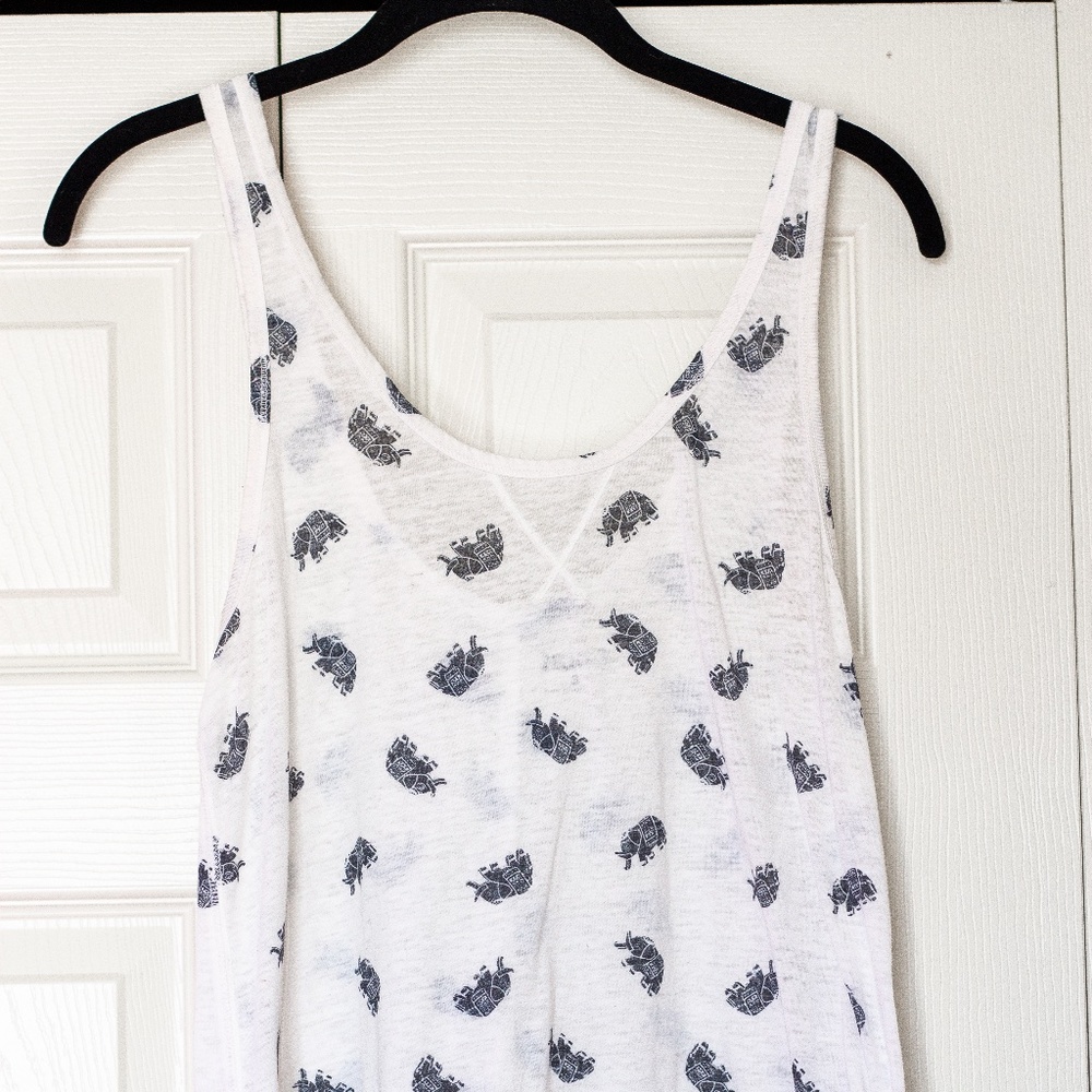 Mudd | White and Blue Elephant Print Tank Top (Juniors)